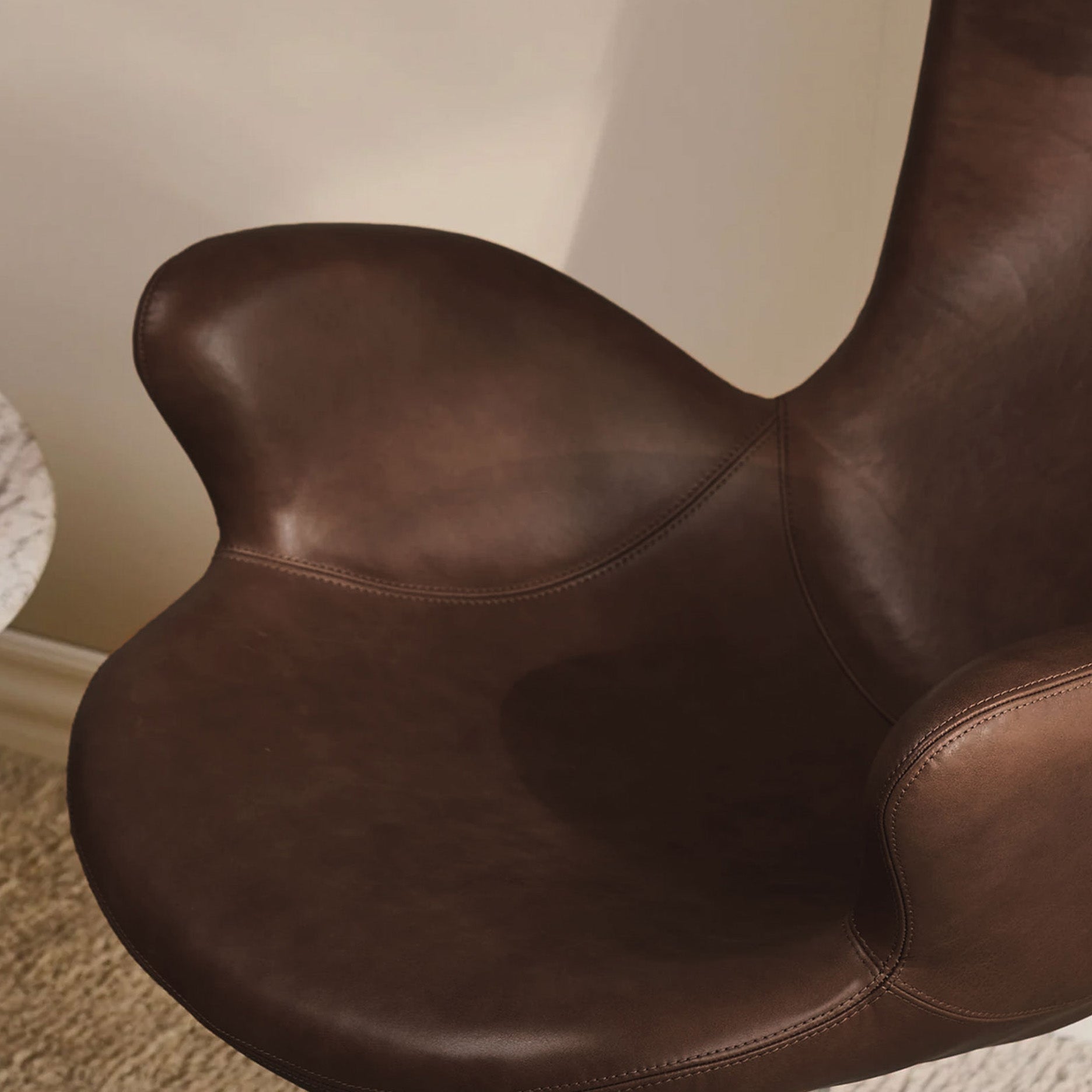 Victor loungestol læder m. sort drejesokkel